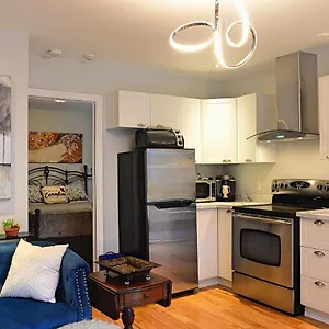 Appartement Downtown Executive Retreat With Private Balcony Near Bank Street - Sleep Max 2, Ottawa