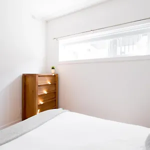 Exquisite Modern In Little Italy By Den Appartement Montréal
